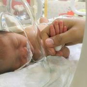 У Тернопільській області коронавірус підозрюють в одномісячної дитини: немовля в реанімації