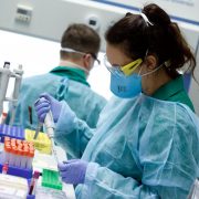 Ситуація наближається до критичної: на Тернопільщині медики масово “злягли” з коронавірусом