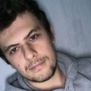 Став “найдовше хворою” людиною в Україні: молодик хворіє на коронавірус вже сім тижнів, і лікарі не знають, що з ним робити