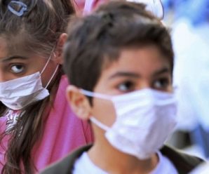 В Україні 12-річна дівчинка заразилася коронавірусів на дитячому майданчику