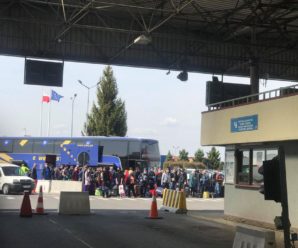 “Пакують у автобуси, беруть по 50 злотих, поліція ігнорує”: українець розповів про “пекло” на кордоні з Польщею (фото)