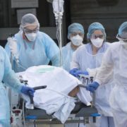 “Медики вибиратимуть, кому жити”: Зеленський розповів про страшну коронавірусну ситуацію в Україні