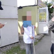 Агресивну жебрачку затримали в Івано-Франківську (ФОТО)