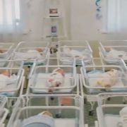 У готелі Києва тримають “дітей на продаж” для іноземців від сурогатних матерів (ВІДЕО)
