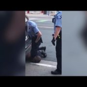 “Мамо! Мамо!” З’вилось моторошне відео останніх секунд життя чоловіка, якого вбив поліцейський (18+)