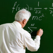 До 1 липня 2020 року директори франківських шкіл зобов’язані звільнити вчителів-пенсіонерів
