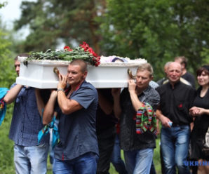 “Застрелили маленьке янголятко”: трагедія в Україні вразила всіх. Відпустили на волю