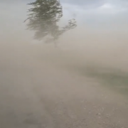 Через пилову бурю на Прикарпатті зіткнулись автівки (Відео)
