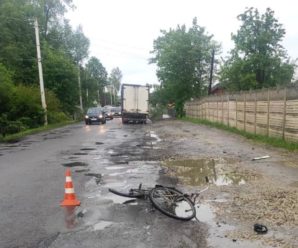 На Прикарпатті  під колесами вантажівки загинув чоловік з велосипедом (ФОТО)