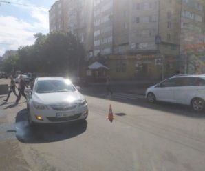 У Івано-Франківську на пішохідному переході жінка потрапила під колеса автомобіля (фото)