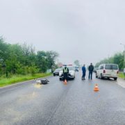 Поліція Долинщини розшукує водія, який збив скутериста та втік з місця аварії (ФОТО)