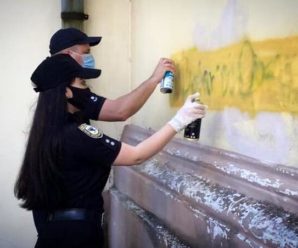 У центрі міста поліціянти малювали на стінах – боролися з наркозлочинністю