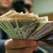 Стало відомо, коли і на скільки зросте мінімальна зарплата в Україні