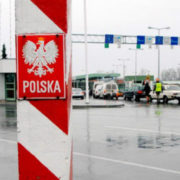 Польща відкрила свої кордони, але не для України