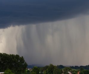 Українців попередили про дощі, град та підтоплення: з’явився новий прогноз погоди на середу
