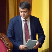 Разумков підтримав розгляд «мовного» законопроекту Бужанського