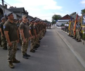 Бійці прикарпатської “десятки” повернулися додому з Донбасу й відкрили пам’ятник в Коломиї