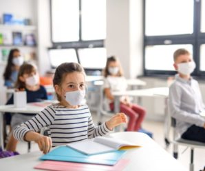 Школярі в Україні з 1 вересня можуть вчитися у дві зміни через коронавірус