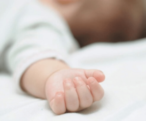 У 9-місячного малюка з Рівненщини, якого жорстоко побила мати, виявили COVID-19
