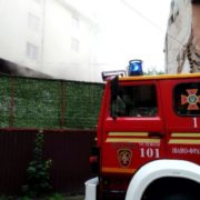 В Івано-Франківську горить ресторан «Хата багата»
