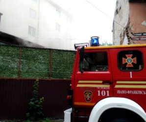 В Івано-Франківську горить ресторан «Хата багата»