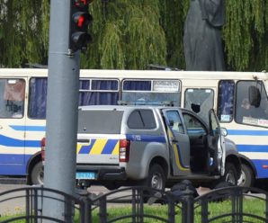 У Луцьку терорист звільнив з автобуса перших заручників