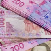Українцям видадуть на руки по 8000 гривень: хто і коли зможе отримати виплату