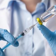 У МОЗ назвали орієнтовну вартість вакцини від COVID-19 та хто її отримає першочергово