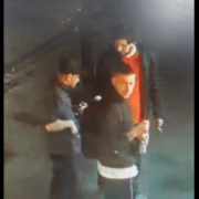 Поліція розшукує трьох молодиків, які пограбували франківця (ФОТО)