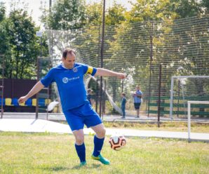 Марцінків став капітаном і зіграв за ветеранів Прикарпаття у святковому футбольному турнірі (ФОТО)