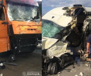 На трасі Київ-Ковель розбилася маршрутка. Загинули пасажири і водій (ФОТО)