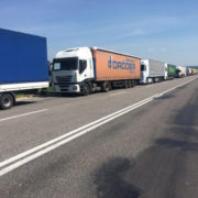 На Прикарпатті через спеку обмежили рух вантажівок