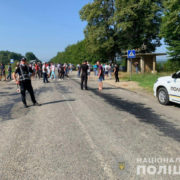 На Івано-Франківщині люди перекрили дорогу регіонального значення: відома причина (фото)
