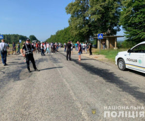 На Івано-Франківщині люди перекрили дорогу регіонального значення: відома причина (фото)