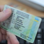 Українських водіїв хочуть змусити перездати на права: яким категоріям не пощастить