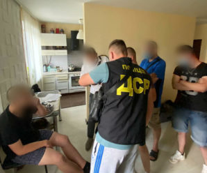 Діяли організовано: трьом “закладчикам” наркотиків оголосили підозру у Франківську (ФОТО)