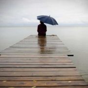 Вчені назвали 7 фізичних ознак самотності