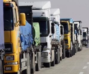 На кордоні з Польщею утворилася велика черга з вантажівок