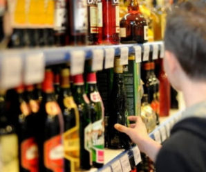 На Прикарпатті від початку року виявили 44 випадки продажу алкоголю неповнолітнім