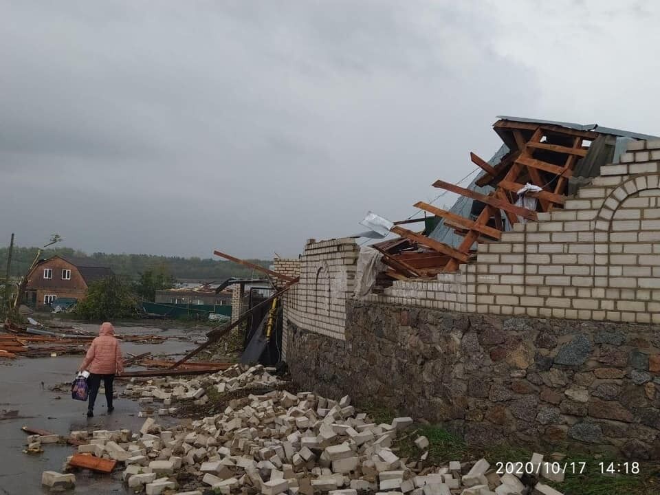 Ураган в Кропивницькому обвалив стіни