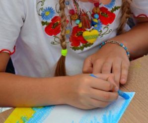 В Одесі вчителька насварила дівчинку, бо та відповіла їй українською. Відео