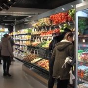 Взимку будемо голодувати, зате “слуги народу” в масочках: ціни на продукти в Україні злетіли до небес