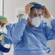 Безпека лікарів під час пандемії: скількох медиків застрахували на Прикарпатті (ІНФОГРАФІКА)