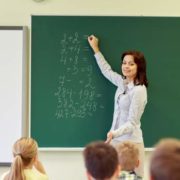 Зарплата вчителя: скільки платитимуть у 2021 році та чому Україні потрібна реформа оплати праці
