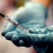 У МОЗ розповіли, кого в Україні першими вакцинуватимуть від коронавірусу