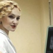 Хотіла продати немовля: справу лікарки перинатального центру Олени Вавринчук передали до суду