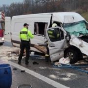 Водій заснув за кермом: за кордоном розбився мікроавтобус з українцями, є загиблі та поранені (ФОТО) (оновлено)
