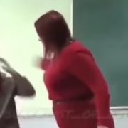 Декілька разів вдарила учня, за те, що він грубо висловився в її сторону: вчителька побила шестикласника (відео)