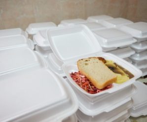 Жителів Франківська закликають допомогти благодійній їдальні, яка годує потребуючих