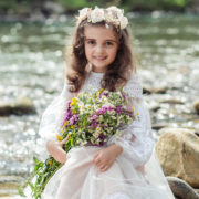 Чотирирічна дівчинка з франківщини відзняла кліп на пісню “Квітка душа” (ВІДЕО)